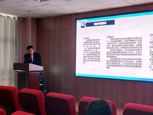 數(shù)字賦能文創(chuàng) 甘肅省文化文物單位文化創(chuàng)意產(chǎn)品開發(fā)現(xiàn)場會嘉賓考察敦煌創(chuàng)客夢工場